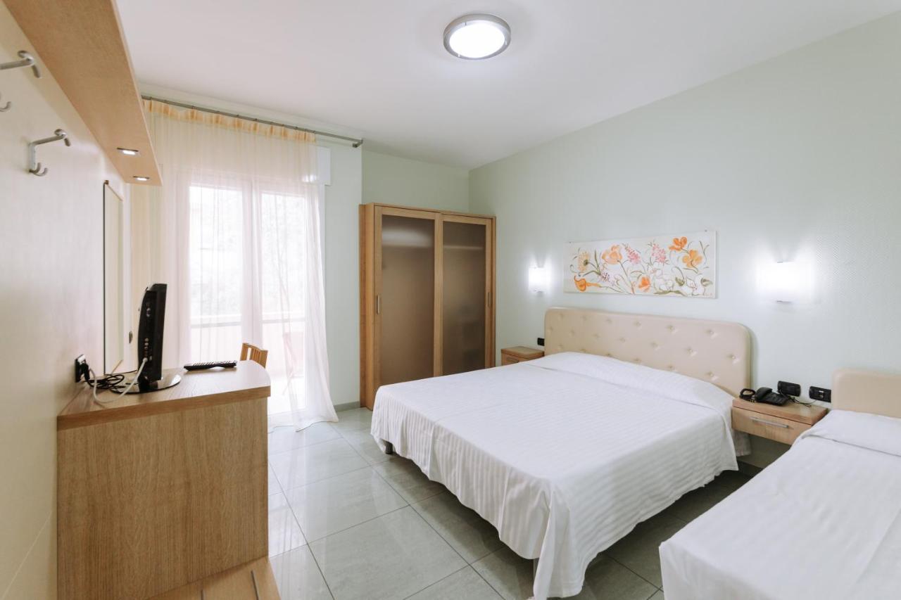 Hotel Nicolaus Club La Giurlita Ugento Esterno foto